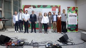 Las consejeras con otros asistentes a la presentación