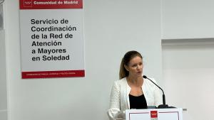 La consejera interviniendo en el atril