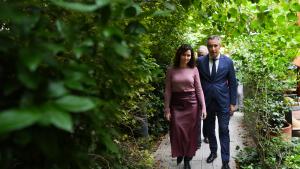 La presidenta durante su llegada al acto