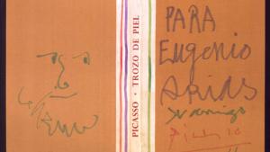 Cubierta de libro Trozo de piel Nº Inv. CE00017 © Pablo Picasso - Sucesión Picasso / VEGAP Madrid 2026 Libro con dedicatoria