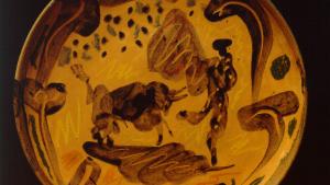 Plato con motivos taurinos (anverso). Nº Inv. CE00006 © Pablo Picasso - Sucesión Picasso / VEGAP Madrid 2026 Plato cerámico con dibujos de una corrida de toros