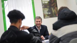 El consejero Miguel Ángel García Martín durante su visita al Centro de Día Donoso Cortes