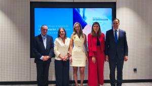 La viceconsejera Laura Gutiérrez en una jornada sobre la autorregulación de la industria Farmacéutica