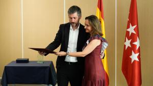 El consejero Miguel Ángel García Martín durante la entrega a facilitadores judiciales el premio del el CGPJ