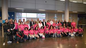 Pacientes y profesionales posan en la salida de la séptima edición del 'Camino de esperanza' organizada por el Hospital Universitario Infanta Leonor