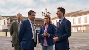 El consejero Emilio Viciana durante la firma del protocolo 