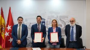 El consejero Emilio Viciana durante la firma del protocolo 