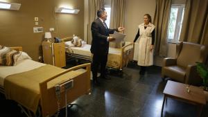 La consejera Ana Dávila durante su visita a la Residencia y Centro de Día Reina Sofía