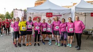 grupo d epersonas posando carrera