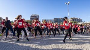 Personas haciendo zumba