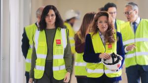 La presidenta Isabel Díaz Ayuso durante la visita a las obras 