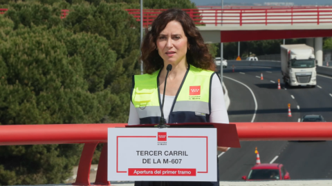 La presidenta Isabel Díaz Ayuso durante su visita a las obras de ampliación del tercer carril de la M-607