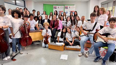La consejera Mercedes Zarzalejo durante la celebración del Día de Europa en el instituto público Gerardo Diego de Pozuelo de Alarcón