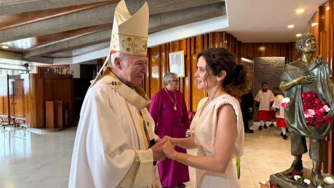 Díaz Ayuso conversa con el Cardenal Carlos Aguiar Retes, Arzobispo de la Arquidiócesis Primada de México