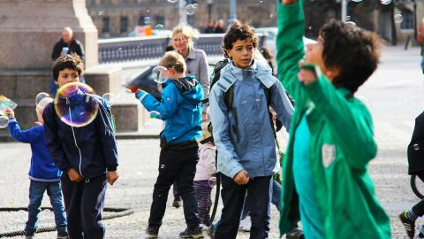 Niños en el recreo del colegio