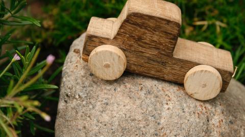 Coche de madera