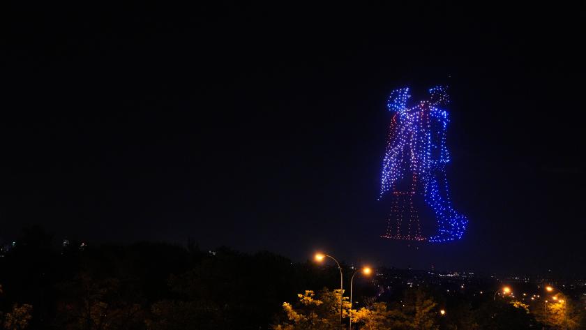 Imagen del espectáculo de drones Madrid por el 2 de Mayo