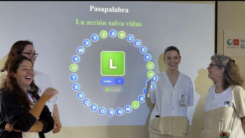 sanitarios participando en el dia mundial de la higiene de manos en el Hospital Guadarrama