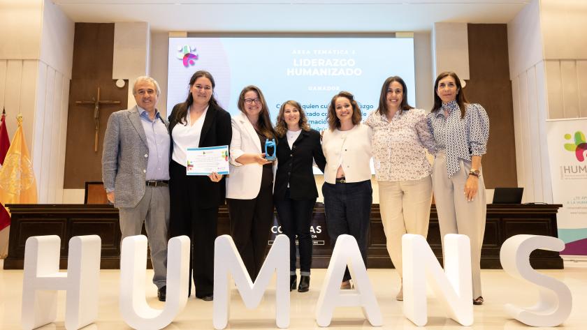 Personal de la UCI quirúrgica del Hospital Puerta de Hierro, galardonado en los Premios Humans