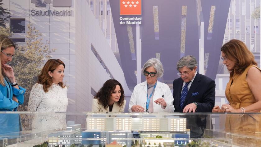 La presidenta Isabel Díaz Ayuso en su visita al Hospital Gregorio Marañón