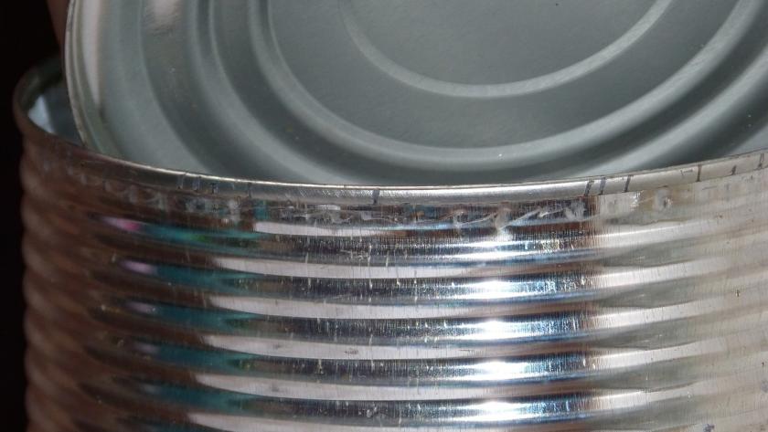 Alimento envasado en una lata