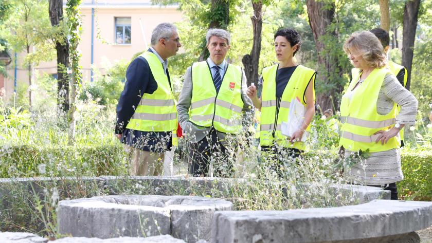 El presidente regional, Ángel Garrido, visita las obras de remodelación de este parque histórico de la capital 
