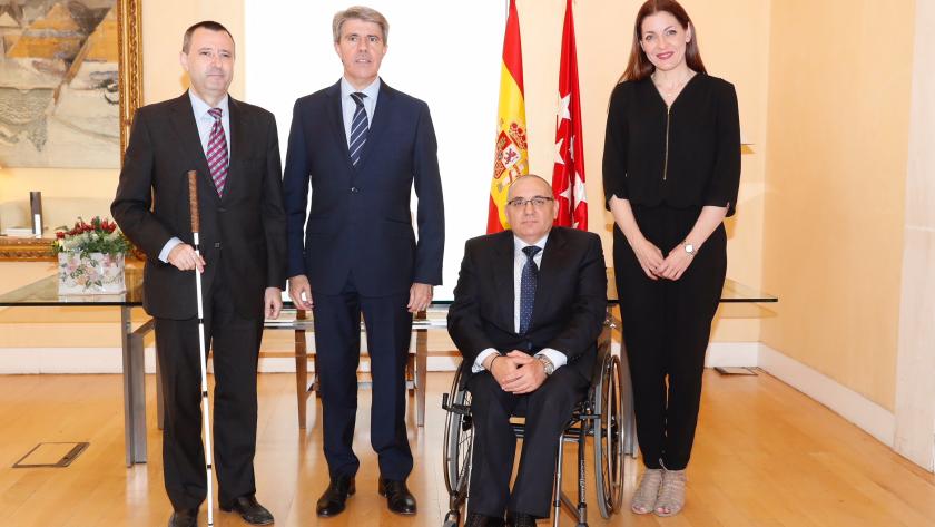 Reunión con los responsables de CERMI-Comunidad de Madrid, celebrada hoy en la sede del Gobierno regional, y a la que han asistido Oscar Moral y Luis
