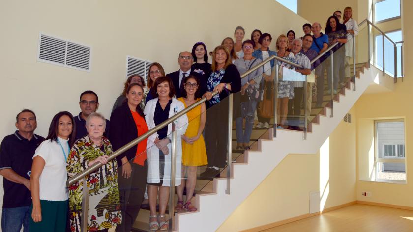 El Hospital Universitario de Torrejón aborda la calidad de la asistencia sanitaria Foto de familia de los asistentes a la reunión
