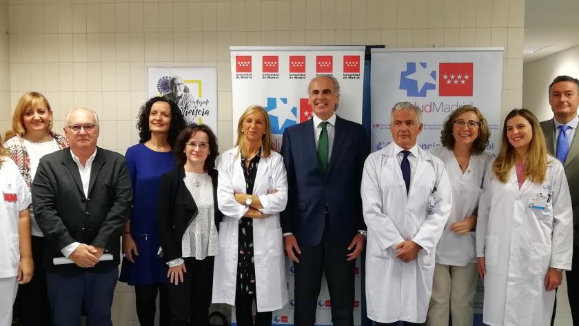 Enrique Ruiz Escudero en la campaña para vacunar frente a la gripe a más de un millón de madrileños