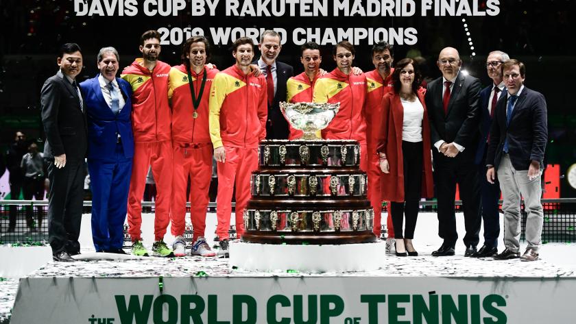Díaz Ayuso asiste a la final de la Copa Davis presidida por S.M. el Rey Don Felipe Díaz Ayuso en la entrega de la Copa Davis a España