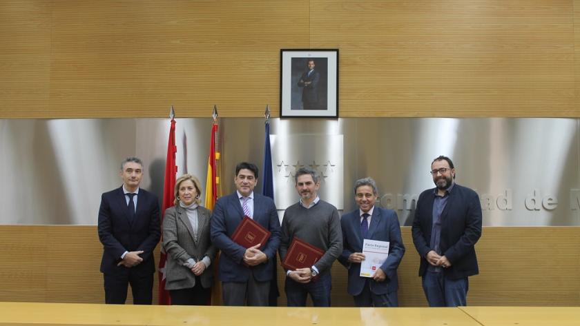 David Pérez durante la firma de la prórroga del Convenio de la Cañada Real Galiana 
