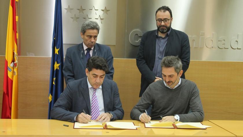 David Pérez durante la firma de la prórroga del Convenio de la Cañada Real Galiana 