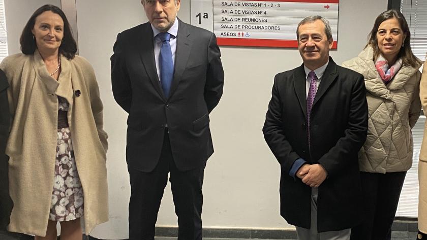 Enrique López durante su visita a los Juzgados de Fuenlabrada