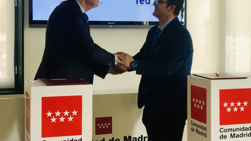Alberto Reyero durante la renovación del convenio de colaboración con la Federación Española de Enfermedades Raras