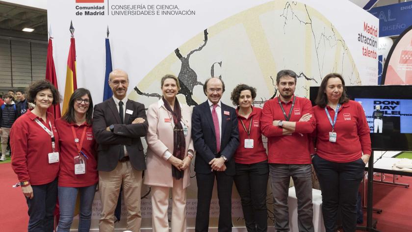 Eduardo Sicilia durante su visita a AULA
