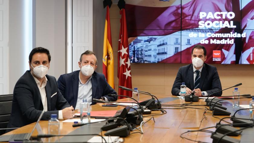 Ignacio Aguado durante la primera reunión del Grupo de Trabajo por la Reconstrucción Social