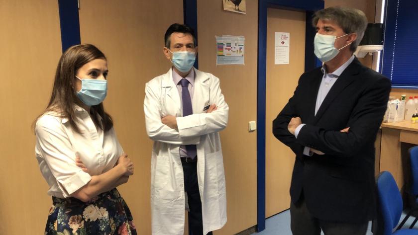 El consejero durante la visita