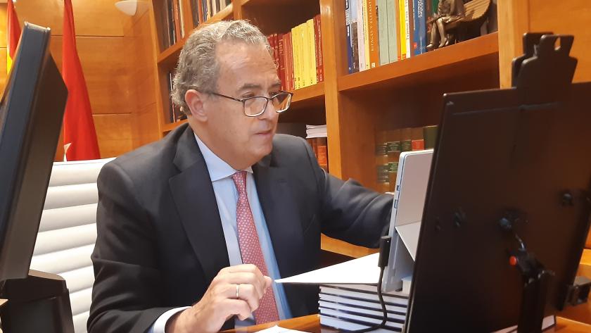 Enrique Ossorio durante la entrega del Premio Max Mazin