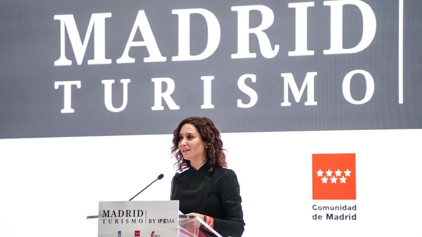 La presidenta interviniendo en el atril