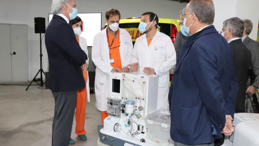 El consejero con el equipo de la base de SUMMA 112