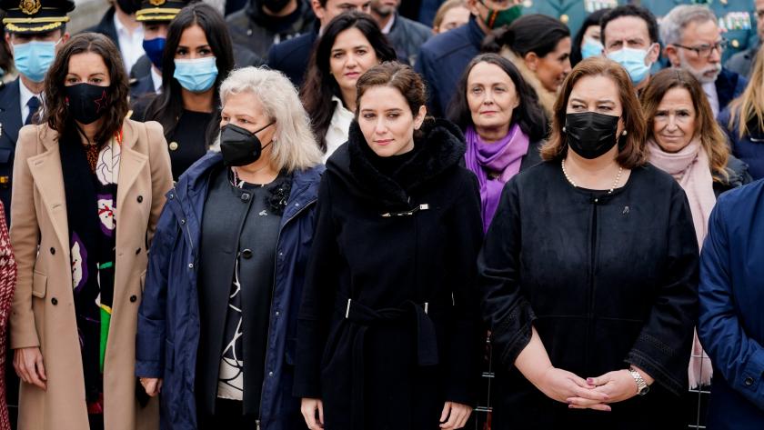 La presidenta Isabel Díaz Ayuso asiste al homenaje a las víctimas de los atentados del 11M organizado por la AVT La presidenta y los asistentes al acto en el Bosque del Recuerdo