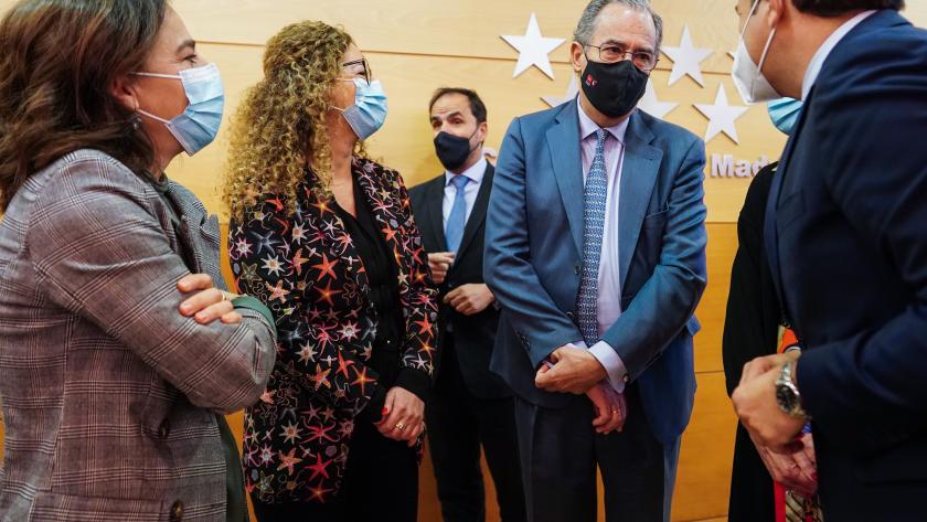 El consejero Enrique Ossorio en su llegada al evento