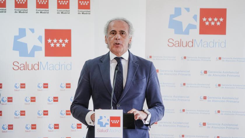 El consejero de Sanidad, Enrique Ruiz Escudero, en su intervención desde el atril