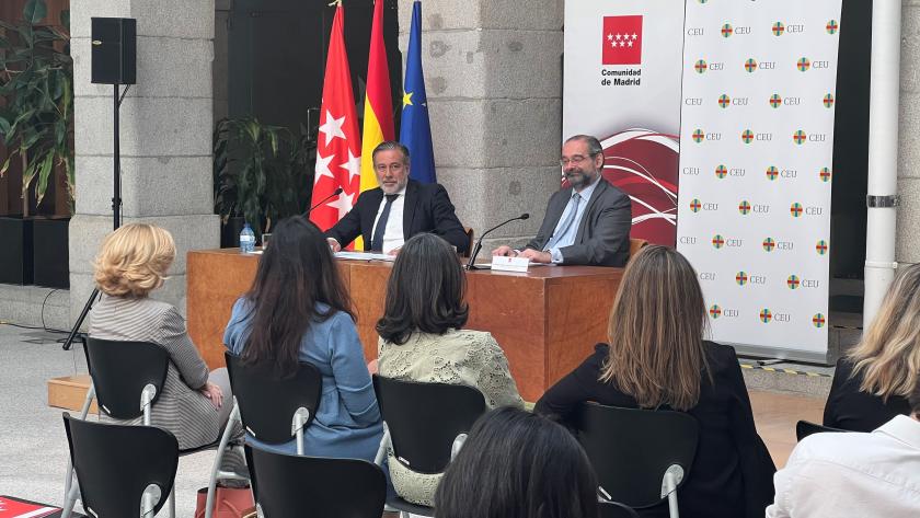 Enrique López presidiendo el acto de balance