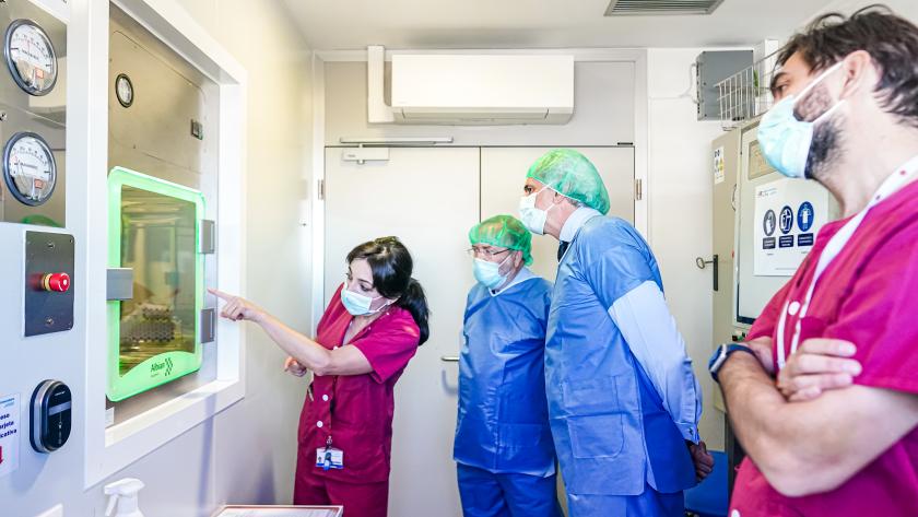 El consejero Enrique Ruiz Escudero en el Hospital público La Paz