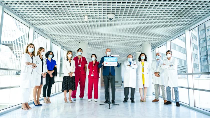 El consejero Enrique Ruiz Escudero en el Hospital público La Paz