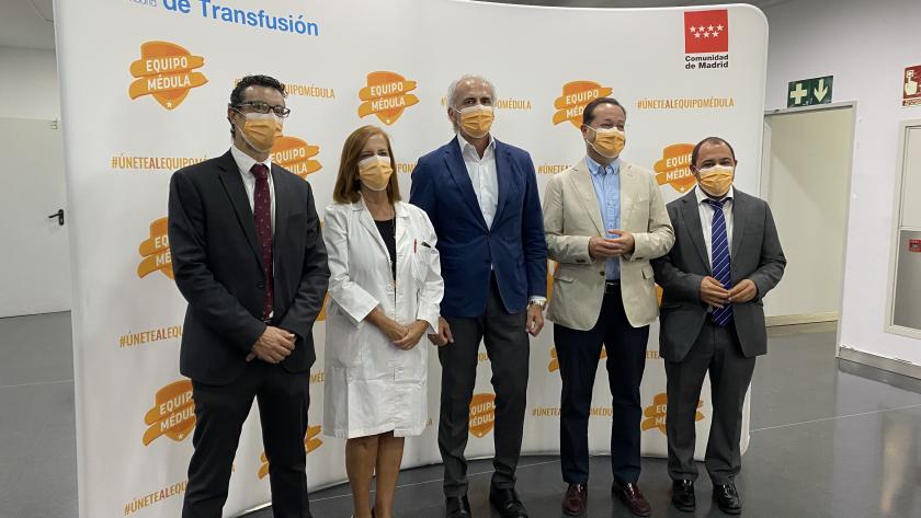 Enrique Ruiz Escudero en el Centro de Transfusión de la Comunidad de Madrid en el Día de la donación de médula