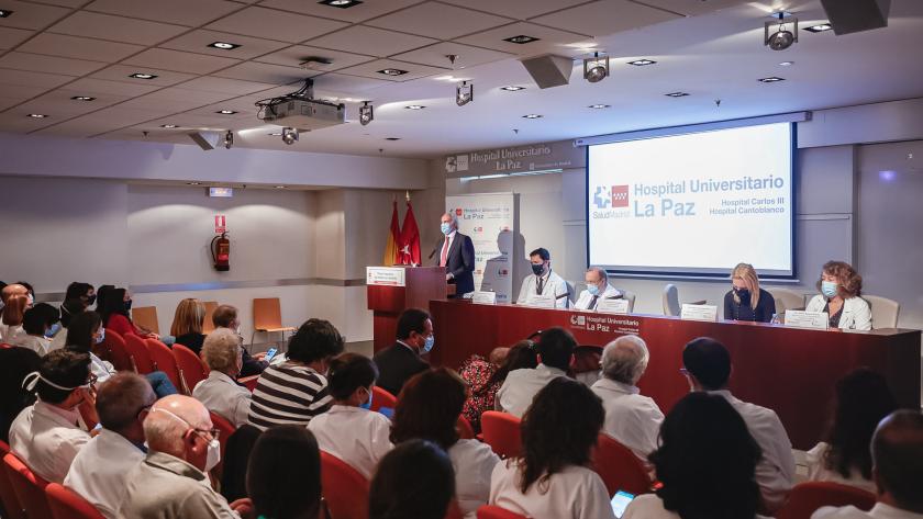 El consejero Enrique Ruiz durante su intervención