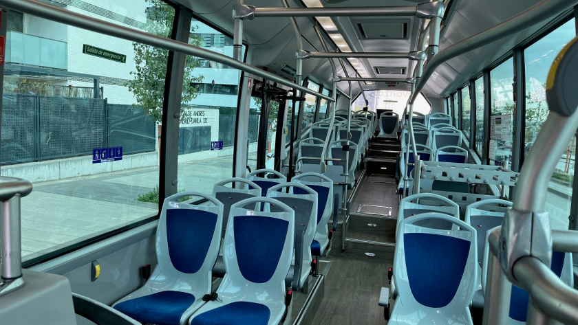Interior de uno de los autobuses