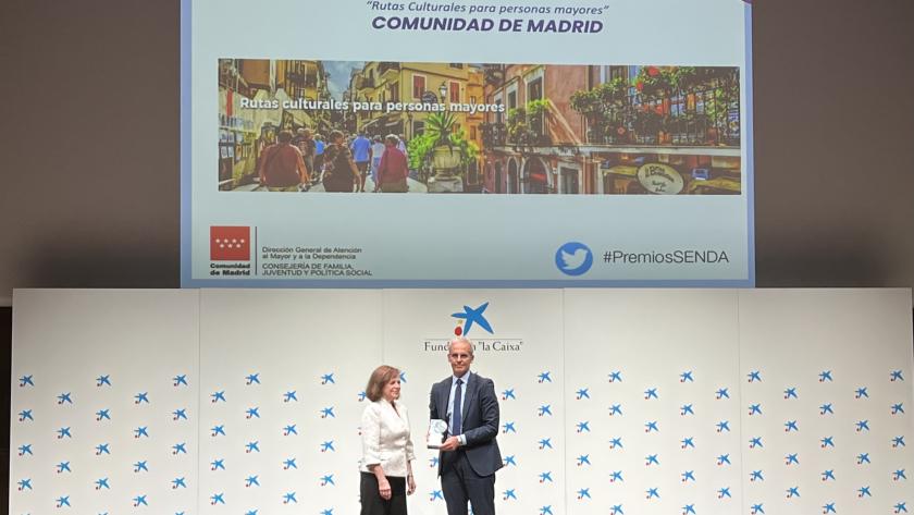 El viceconsejero en el escenario